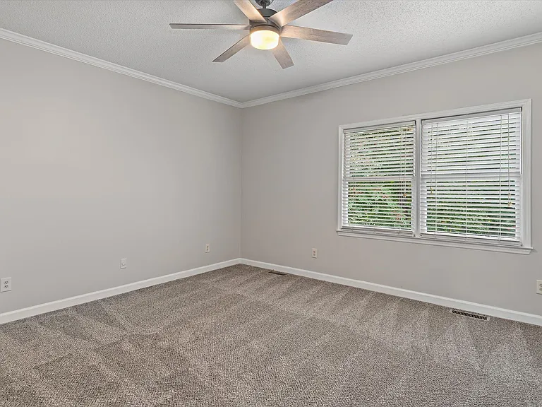 1810 Oakcrest Ct — Photo 18