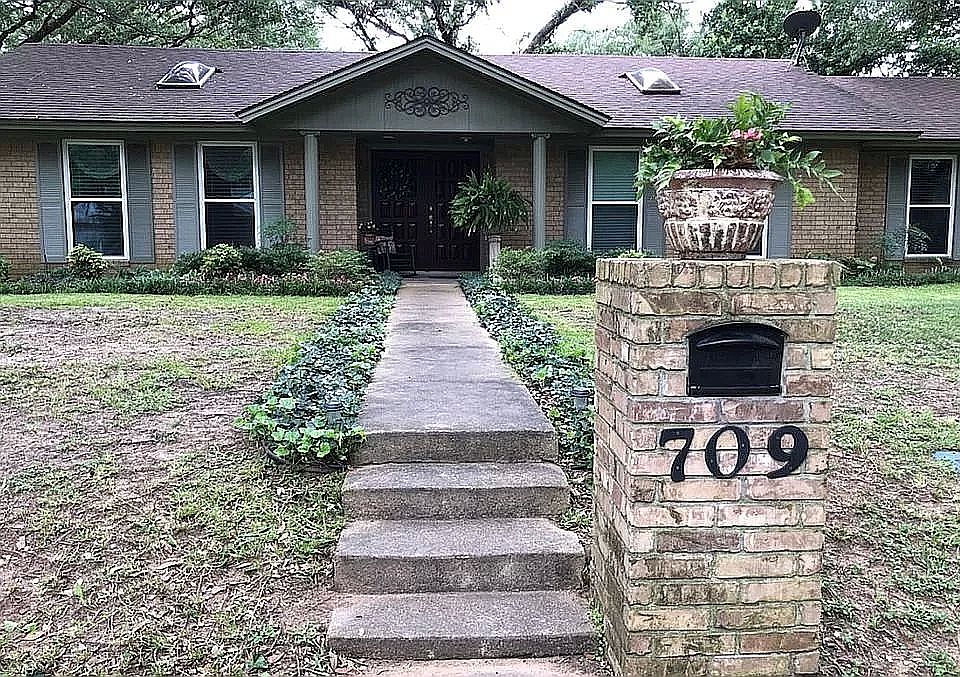 709 E 17th St, Cameron, TX 76520 Zillow