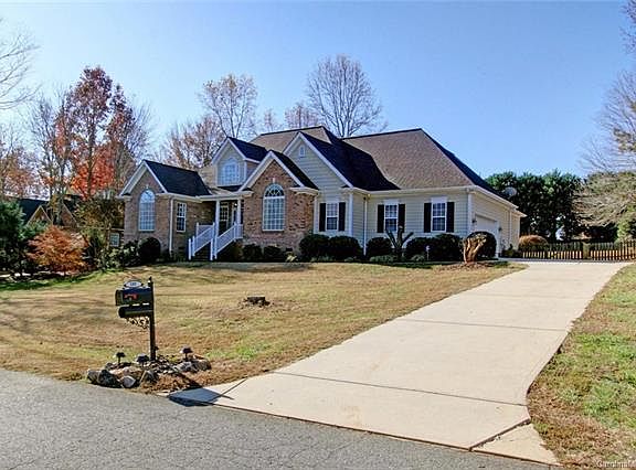 2nd image of 185 Harbor Landing Dr