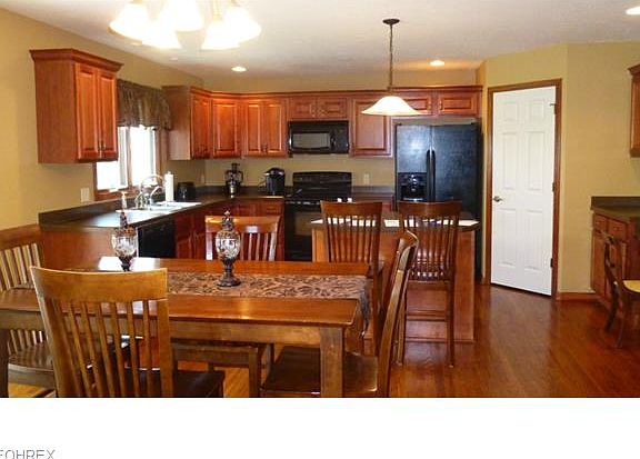 5th image of 220 Aberdeen Ct