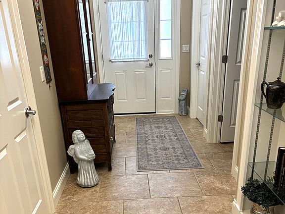 2nd image of 1716 Stone Gate Cir