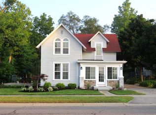 212 S Pontiac Trl, Walled Lake, MI 48390