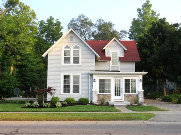 212 S Pontiac Trl, Walled Lake, MI 48390