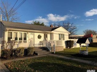 142 6th Ave, West Babylon, NY 11704