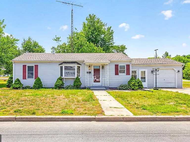 101 E Liberty St — Photo 4