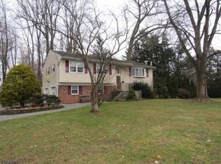 8 Paris Pl, Parsippany, NJ 07054