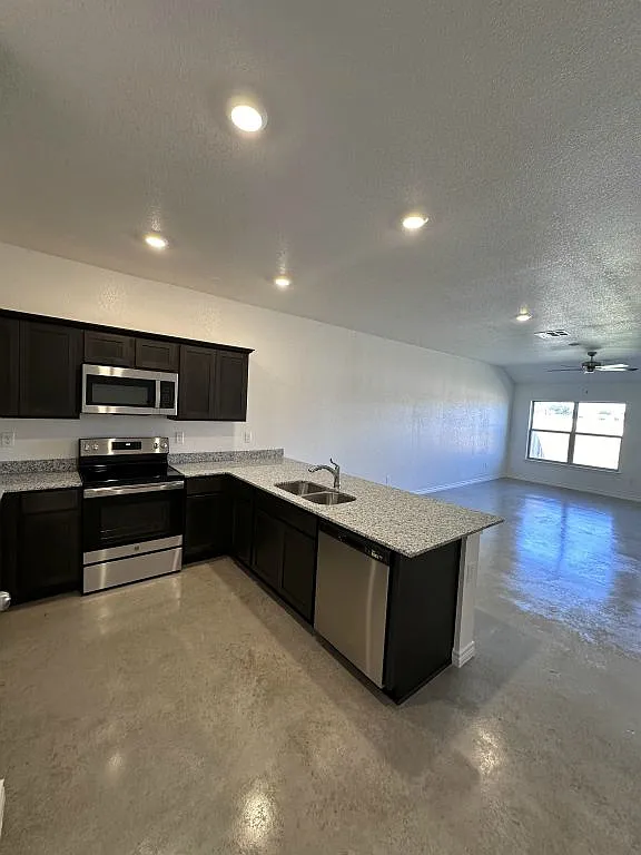 3 bed, 1215 sqft, $1,475 — Photo 4