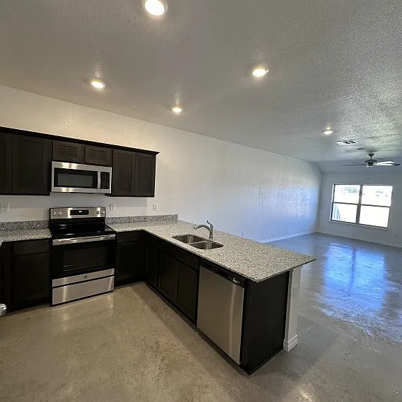 1214 Lehmann Dr #B — Photo 4