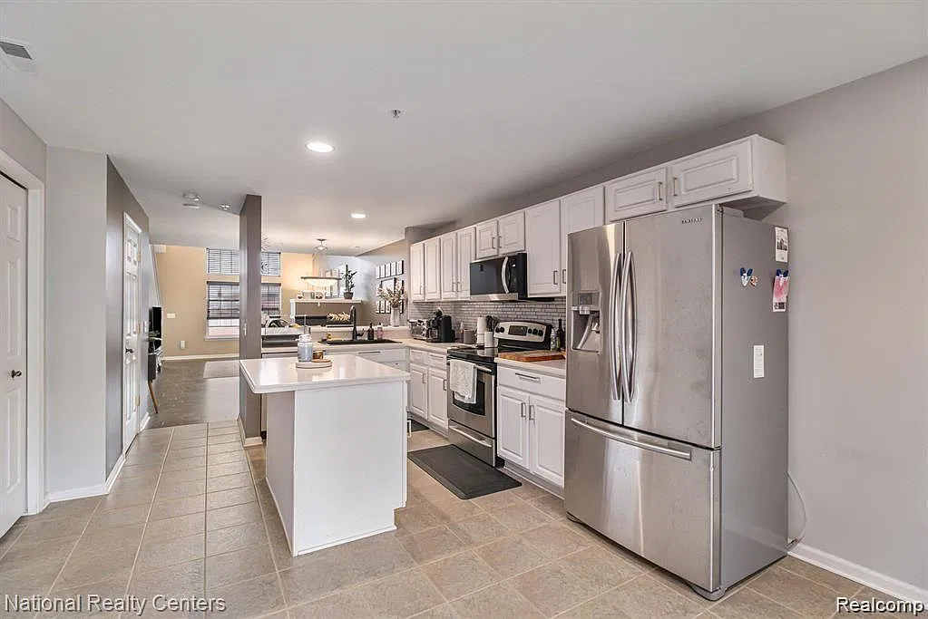 2 bed, 2.5 bath, 1910 sqft, $2,600 — Photo 4