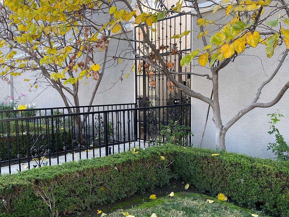 1st image of 6611 Woodley Ave #15