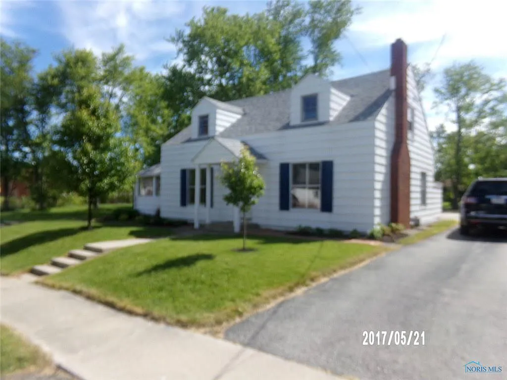 517 Webster St photo 1