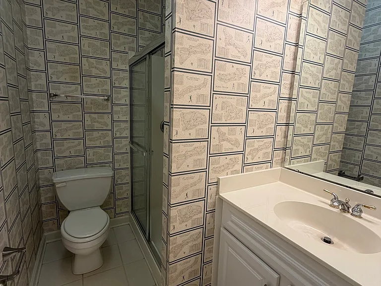 200 Willow Green Dr #B — Photo 10