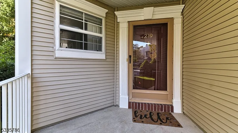 4 bed, 2.5 bath, $5,200 — Photo 3