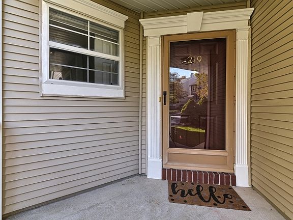 3rd image of 219 Warbler Dr