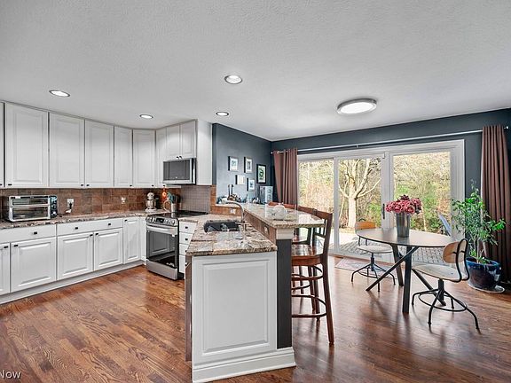 5th image of 2973 Waterford Dr #4