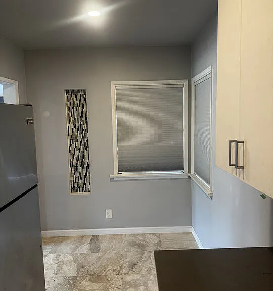 1233 Gordon St — Photo 5