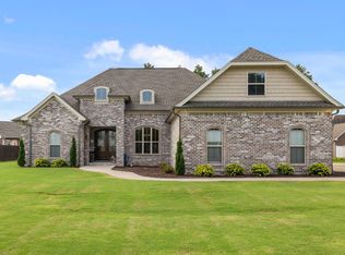 609 S Commons St W, Tuscumbia, AL 35674