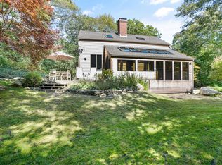 2 Great Rock Rd, Vineyard Haven, MA 02568