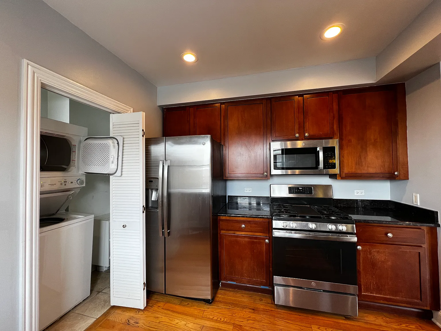2 bed, 900 sqft, $1,800 — Photo 3