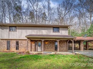 124 Deer Run Rd, Mills River, NC 28759