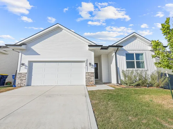 2928 Primrose Ln, Pella, IA 50219