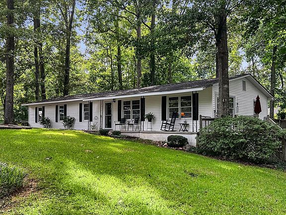 3rd image of 245 Lakeshore Dr
