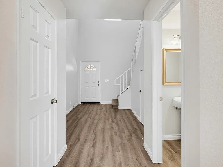 811 N Turner Ave #10 — Photo 3