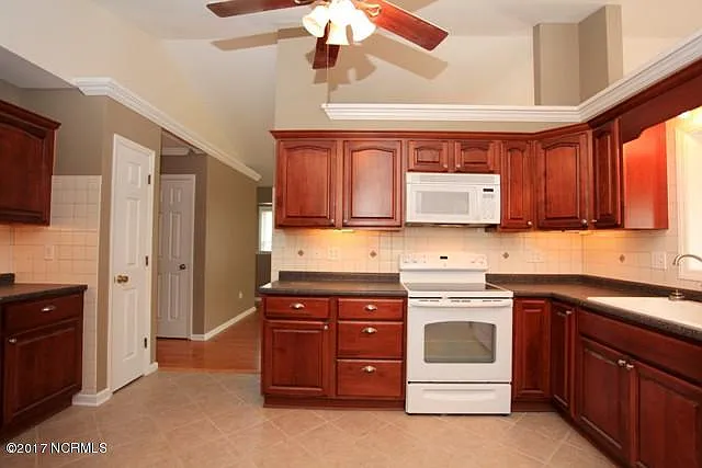 2457 Saddleridge Dr — Photo 14