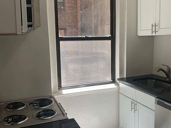 5th image of 330 E 43rd St APT 602