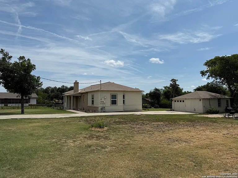 1214 Sutton Dr — Photo 17