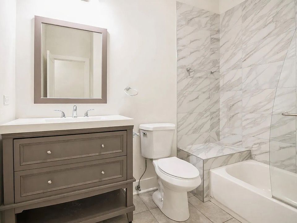 1st image of 2959 N Hamlin Ave #1B