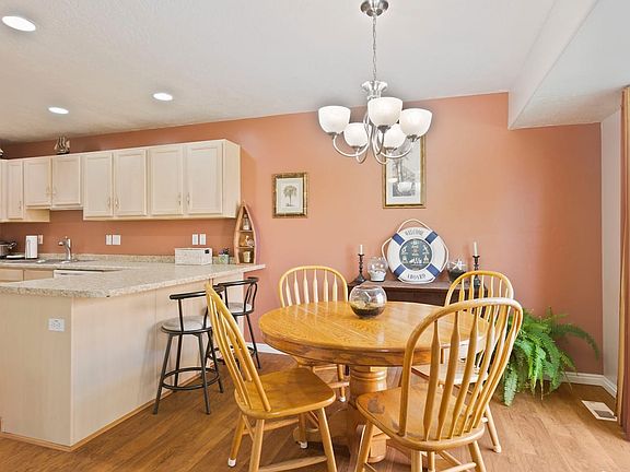 2nd image of 559 W Goldenrod Way