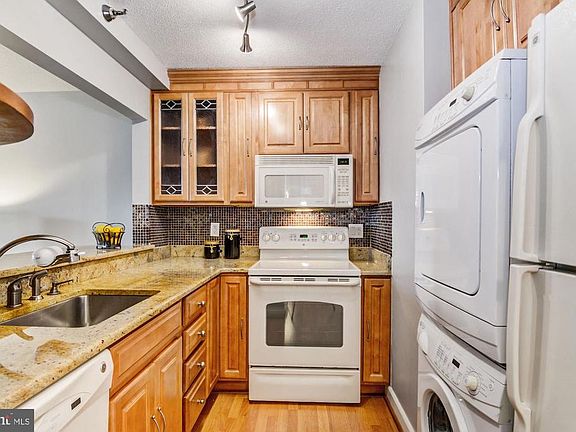 Custom backsplash!