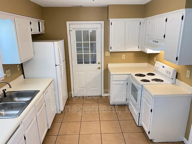 7828 Bland Ln — Photo 11