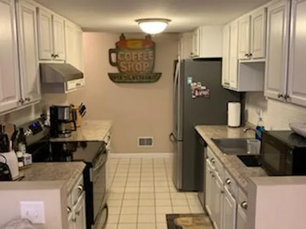 32 Winners Cir, Saratoga Springs, NY 12866