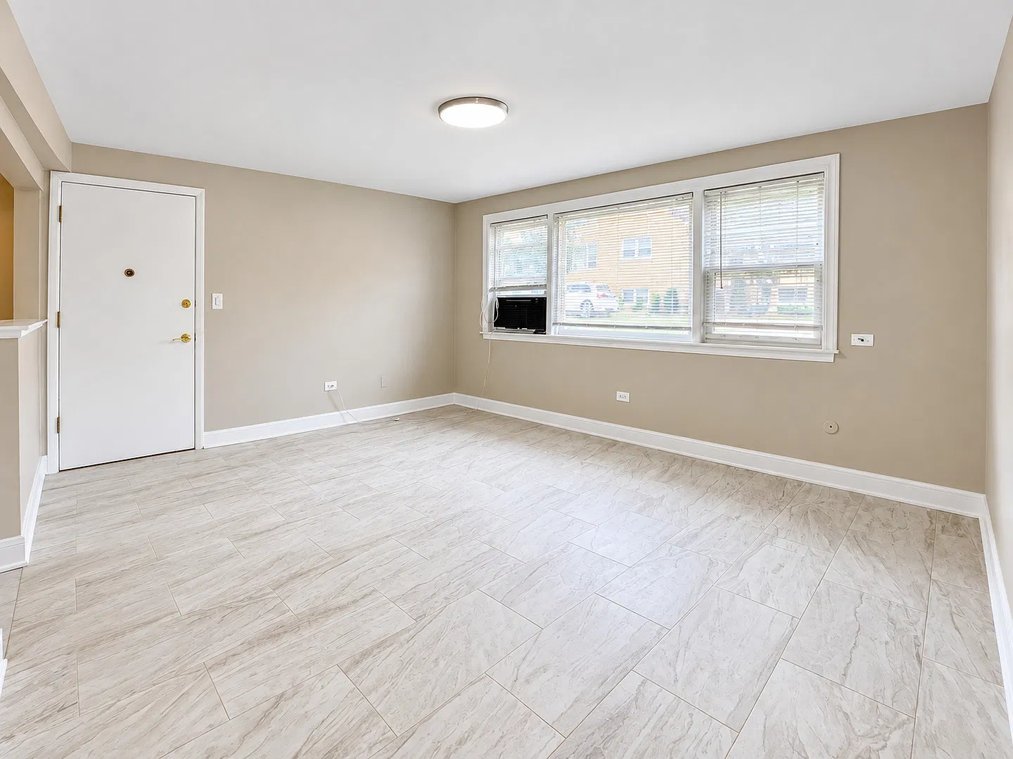 2 bed, 900 sqft, $1,900 — Photo 3