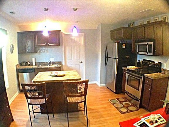3rd image of 5030 Diamond Dr