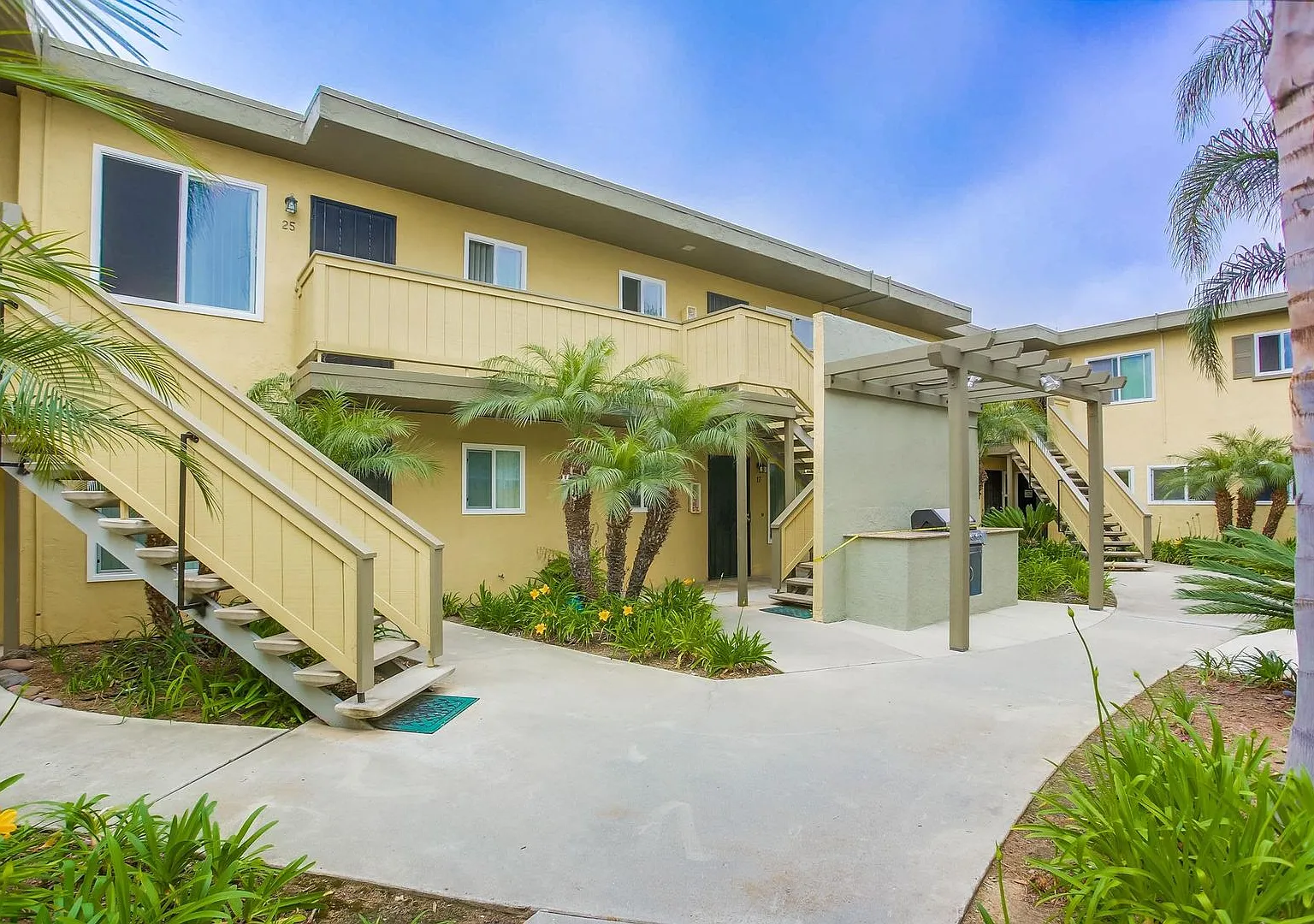 Carlsbad Village Apartments — Photo 4