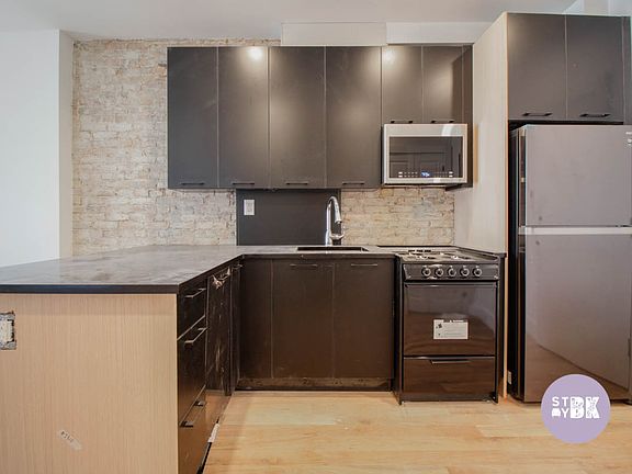 2nd image of 1053 Jefferson Ave #2B