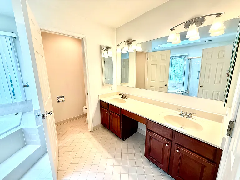 4028 Heatherstone Ct — Photo 23