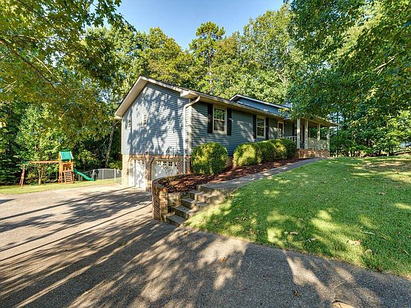 2nd image of 663 Castleview Dr