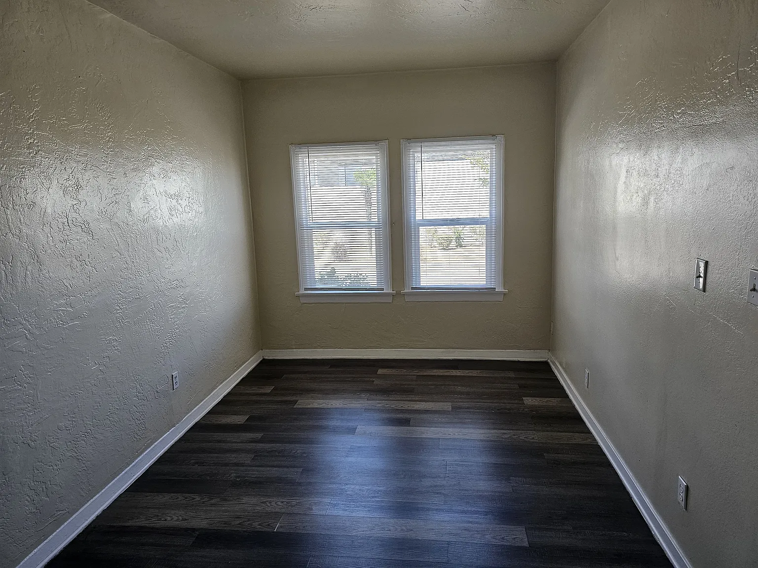 2 bed, 650 sqft, $2,100 — Photo 4