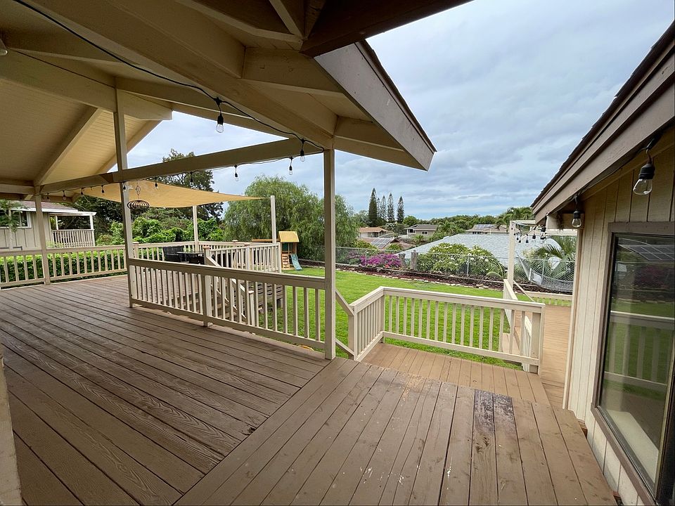Large backyard and lanai