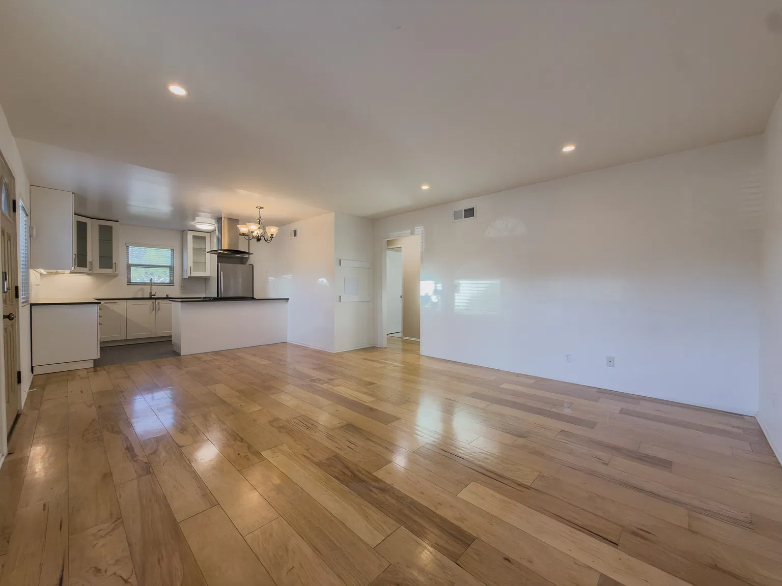 2 bed, 803 sqft, $2,550 — Photo 3