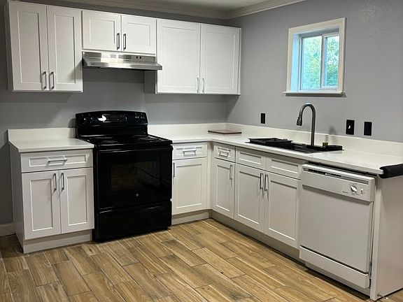 5th image of 3354 W Woodlawn Ave