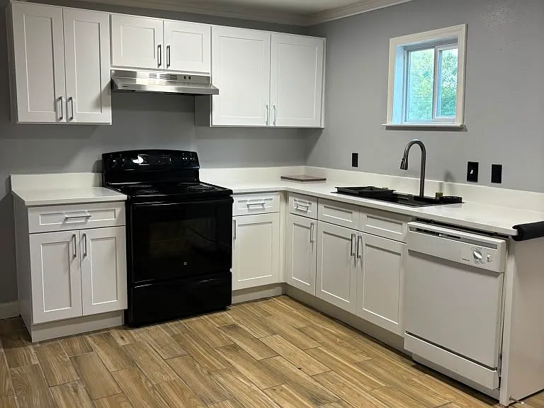 3354 W Woodlawn Ave — Photo 5