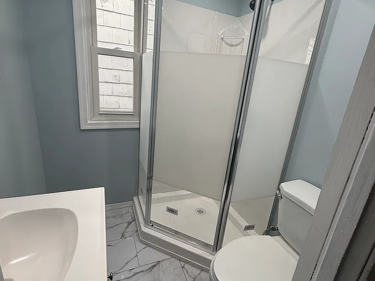 1219 W Walnut St — Photo 13