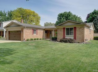 5760 Larkins Dr, Troy, MI