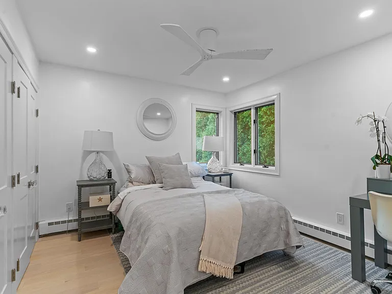 93 Riverside Dr — Photo 23