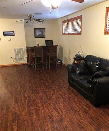 2nd image of 2776 Gladiolus St